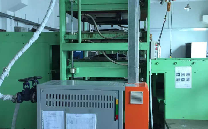 业内人士才知道的橡胶硫化机专用油式模温机应用优势