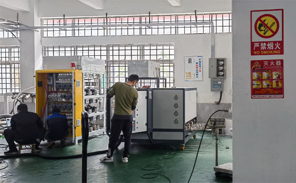 久阳机械模温机测试处用电安全标识 久阳机械模温机测试处用电安全标识