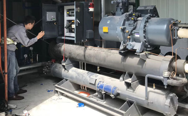 螺杆式冷水机调试现场 螺杆式冷水机调试现场