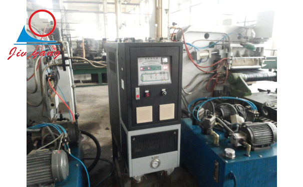 油模温机在TPU压延革有什么优势？