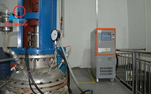 冷热一体模温机在化工反应釜制药行业生产的作用及优势